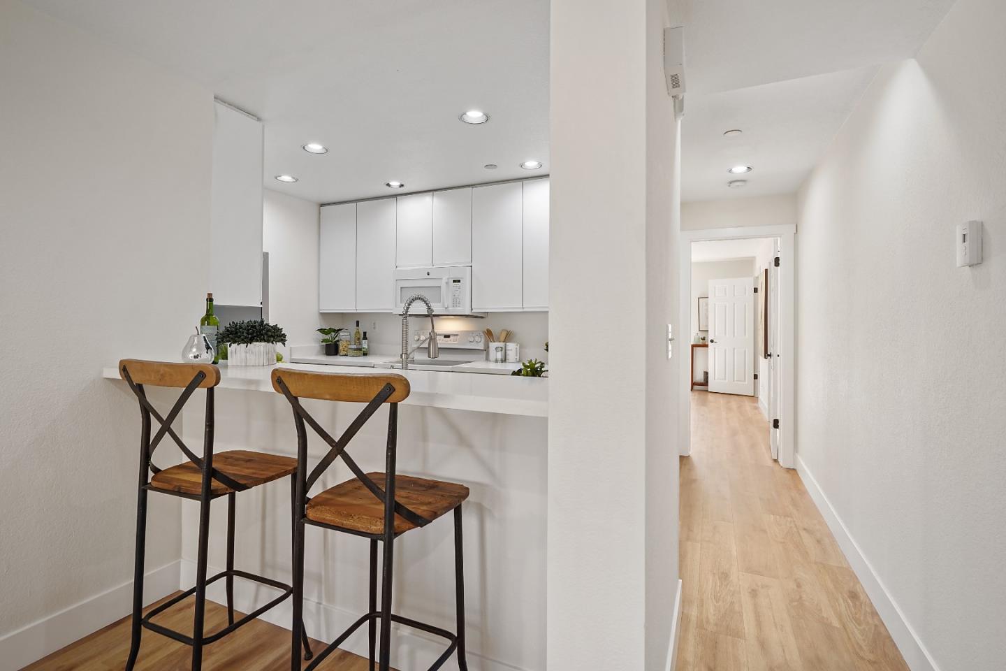 Detail Gallery Image 7 of 28 For 4159 El Camino Way #B,  Palo Alto,  CA 94306 - 2 Beds | 2 Baths