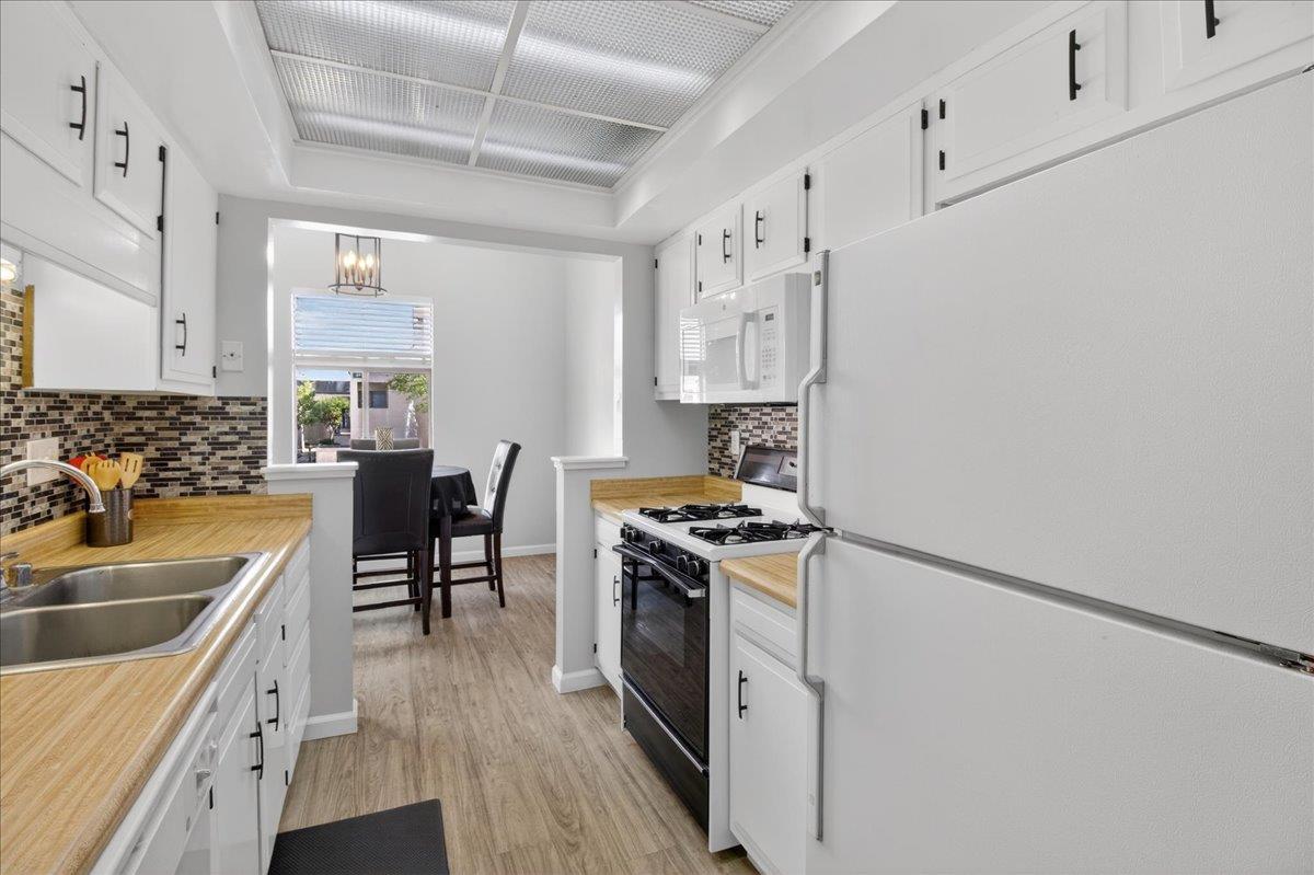 Detail Gallery Image 13 of 35 For 2400 N Main St #F,  Salinas,  CA 93906 - 1 Beds | 1 Baths