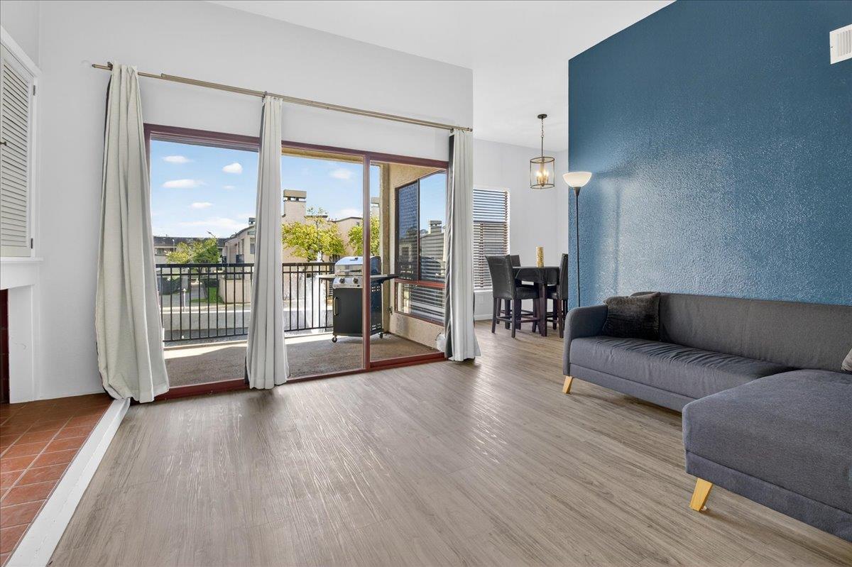 Detail Gallery Image 6 of 35 For 2400 N Main St #F,  Salinas,  CA 93906 - 1 Beds | 1 Baths