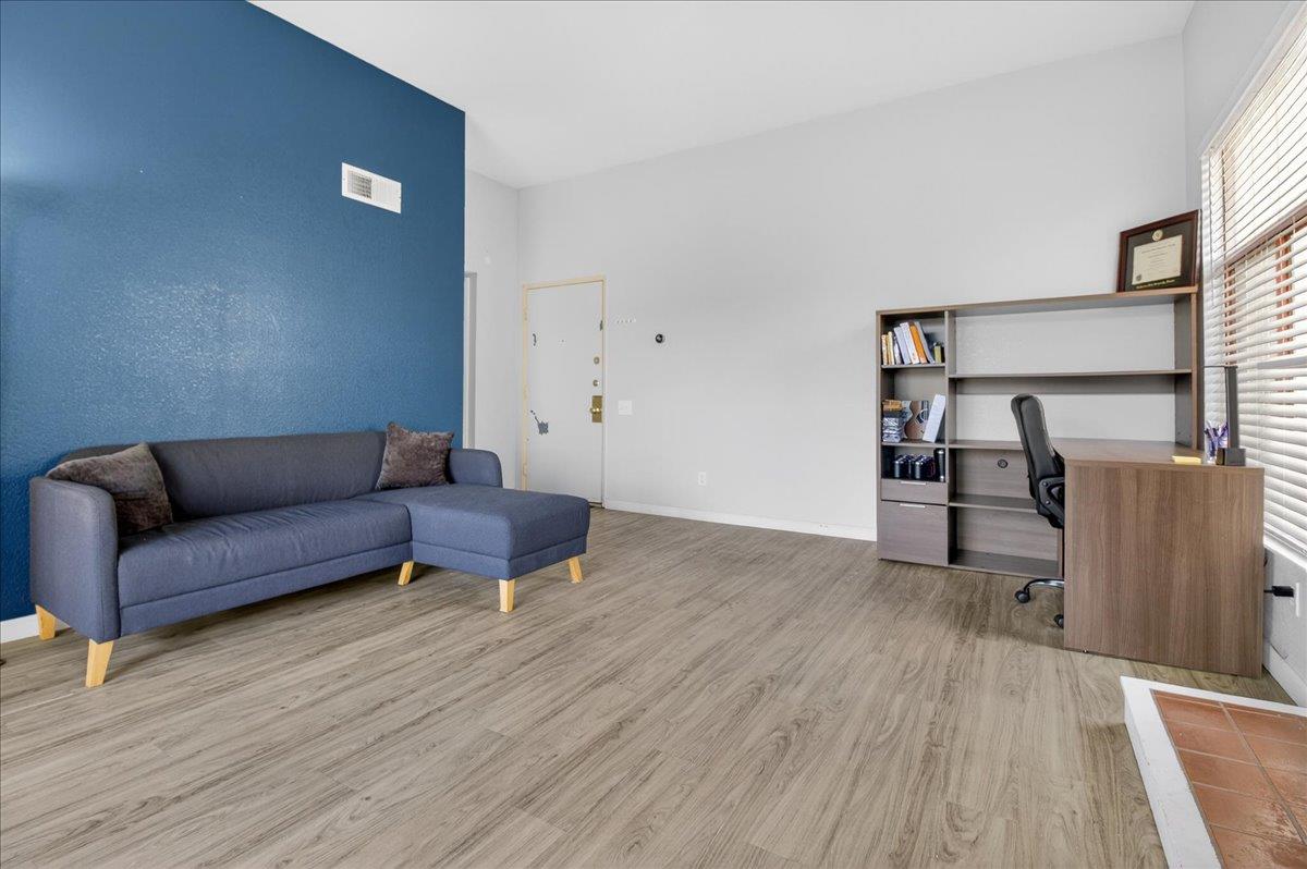 Detail Gallery Image 7 of 35 For 2400 N Main St #F,  Salinas,  CA 93906 - 1 Beds | 1 Baths