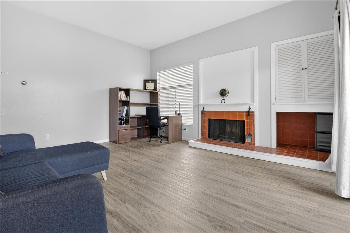 Detail Gallery Image 8 of 35 For 2400 N Main St #F,  Salinas,  CA 93906 - 1 Beds | 1 Baths