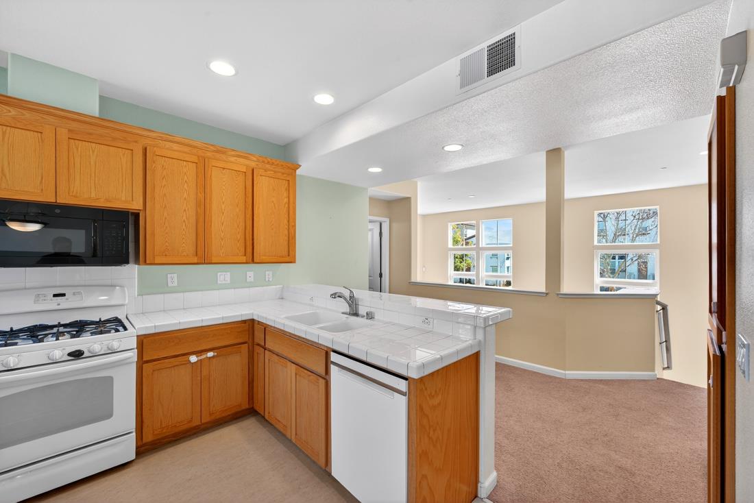 Detail Gallery Image 14 of 52 For 239 Jarvis, Morgan Hill,  CA 95037 - 3 Beds | 2/1 Baths