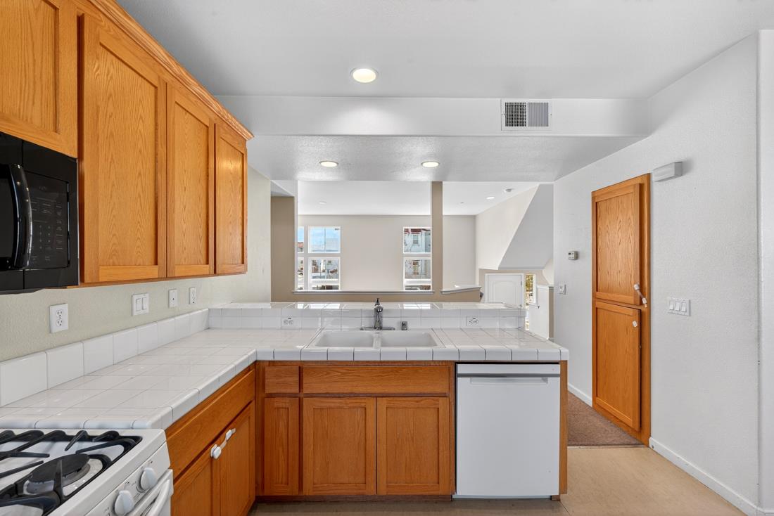 Detail Gallery Image 18 of 52 For 239 Jarvis, Morgan Hill,  CA 95037 - 3 Beds | 2/1 Baths