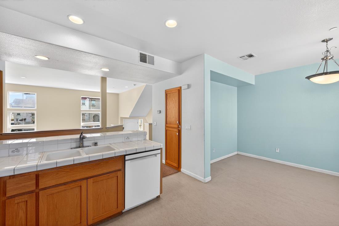 Detail Gallery Image 19 of 52 For 239 Jarvis, Morgan Hill,  CA 95037 - 3 Beds | 2/1 Baths