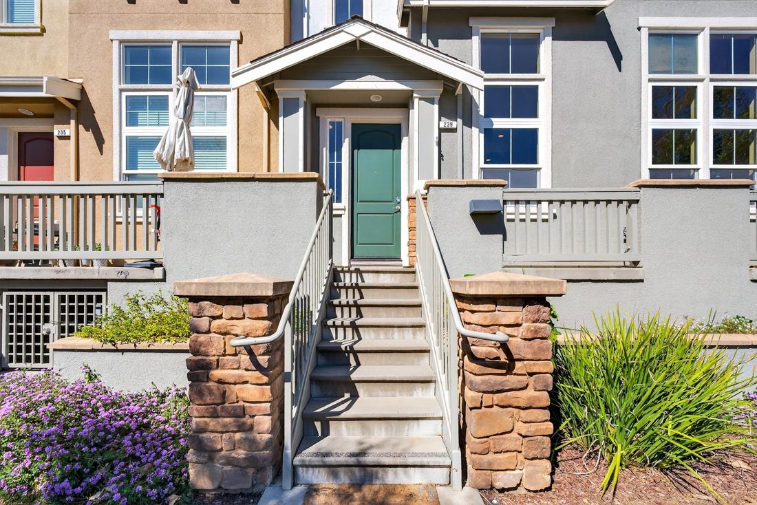 Detail Gallery Image 4 of 52 For 239 Jarvis, Morgan Hill,  CA 95037 - 3 Beds | 2/1 Baths