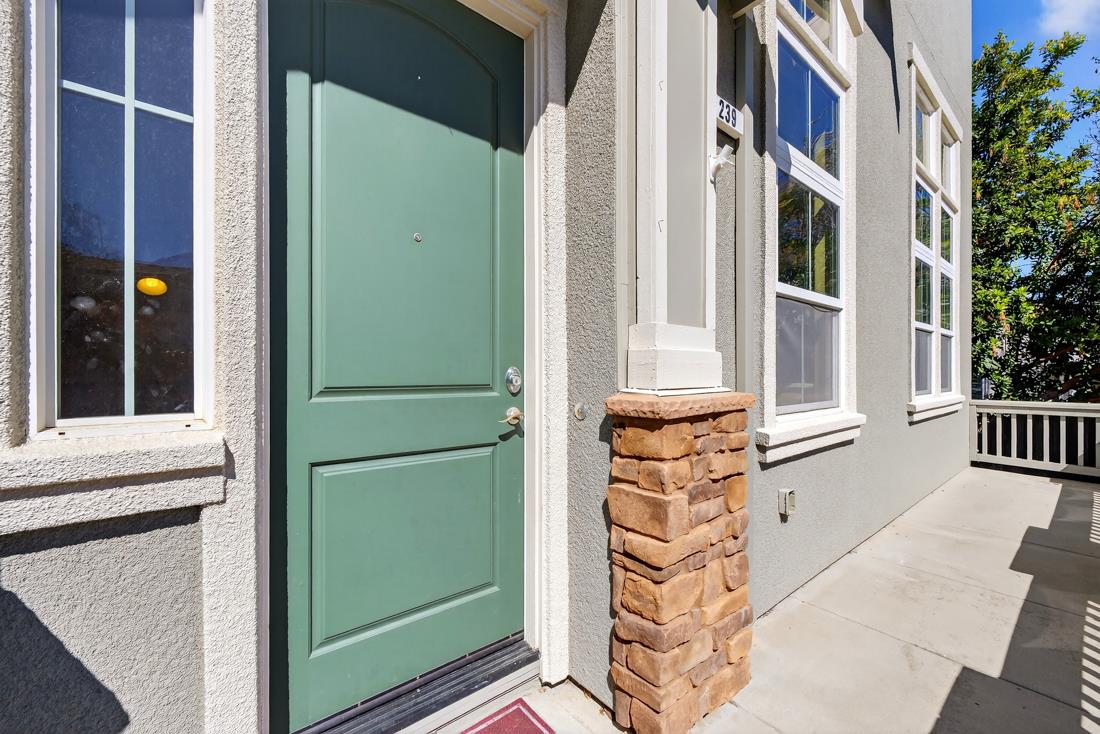 Detail Gallery Image 5 of 52 For 239 Jarvis, Morgan Hill,  CA 95037 - 3 Beds | 2/1 Baths