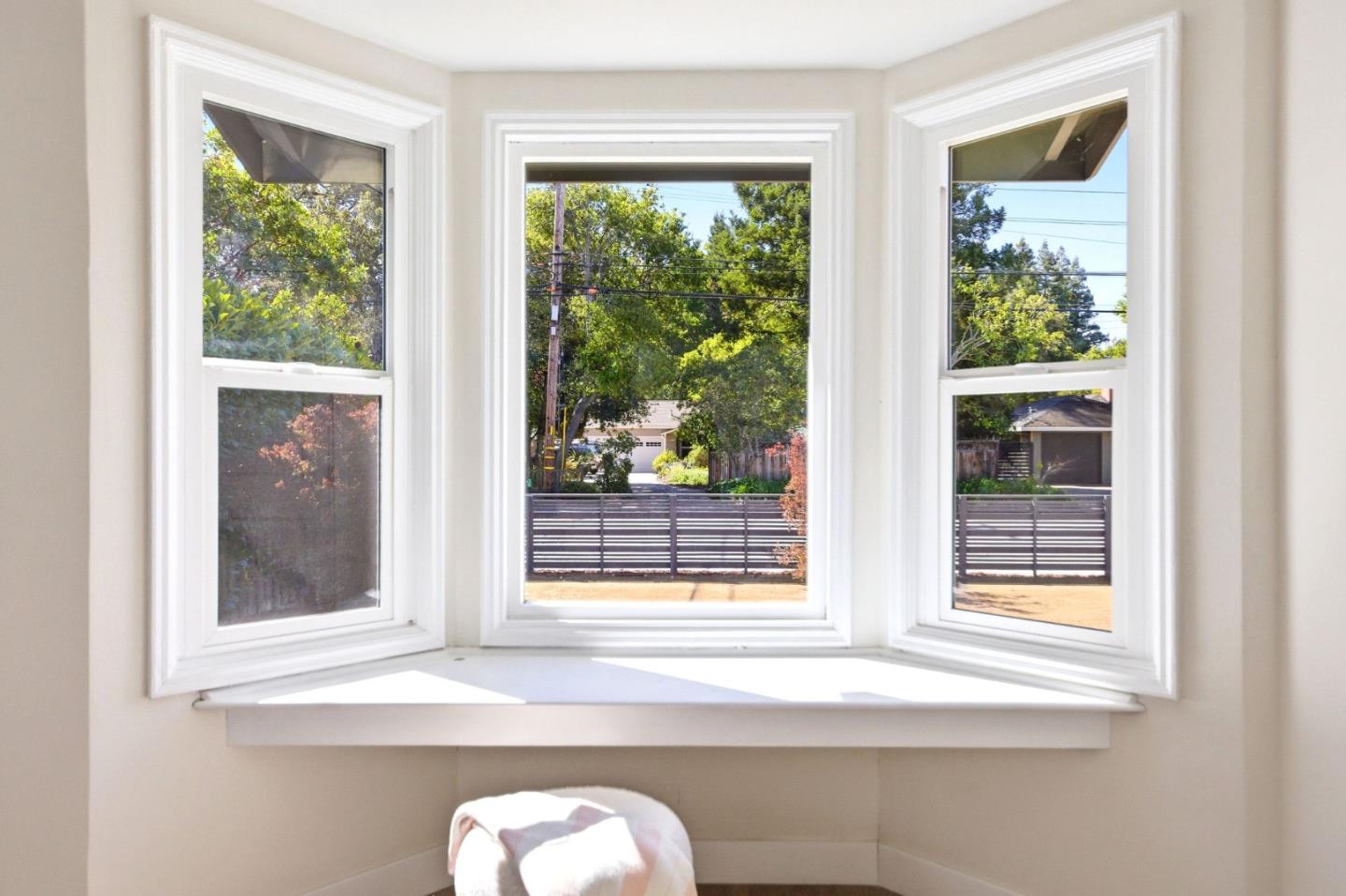 Detail Gallery Image 21 of 49 For 531 Bay Rd, Menlo Park,  CA 94025 - 3 Beds | 3 Baths