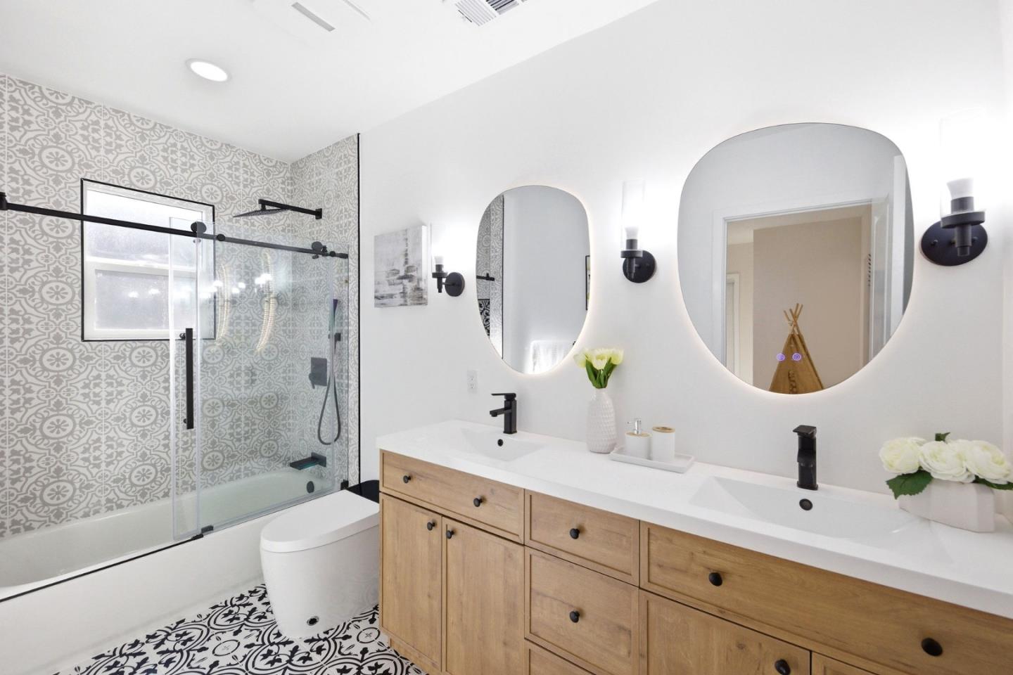 Detail Gallery Image 29 of 49 For 531 Bay Rd, Menlo Park,  CA 94025 - 3 Beds | 3 Baths