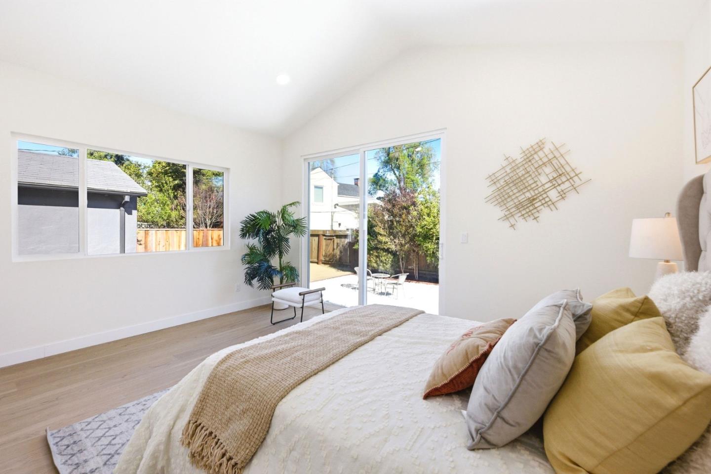 Detail Gallery Image 32 of 49 For 531 Bay Rd, Menlo Park,  CA 94025 - 3 Beds | 3 Baths