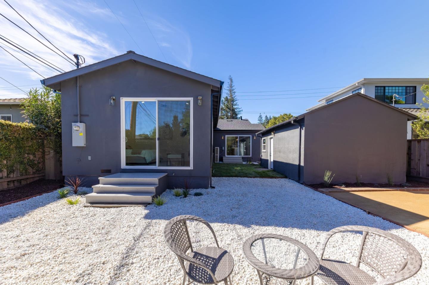 Detail Gallery Image 39 of 49 For 531 Bay Rd, Menlo Park,  CA 94025 - 3 Beds | 3 Baths