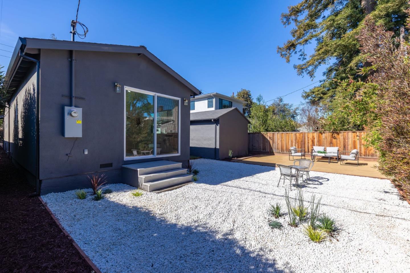 Detail Gallery Image 40 of 49 For 531 Bay Rd, Menlo Park,  CA 94025 - 3 Beds | 3 Baths