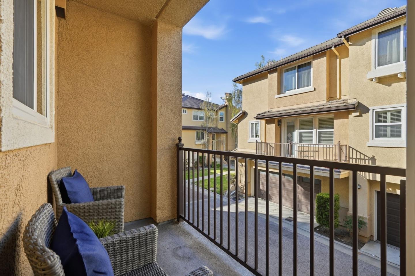 Detail Gallery Image 13 of 26 For 5050 Ruffino Ter, San Jose,  CA 95129 - 3 Beds | 2/1 Baths