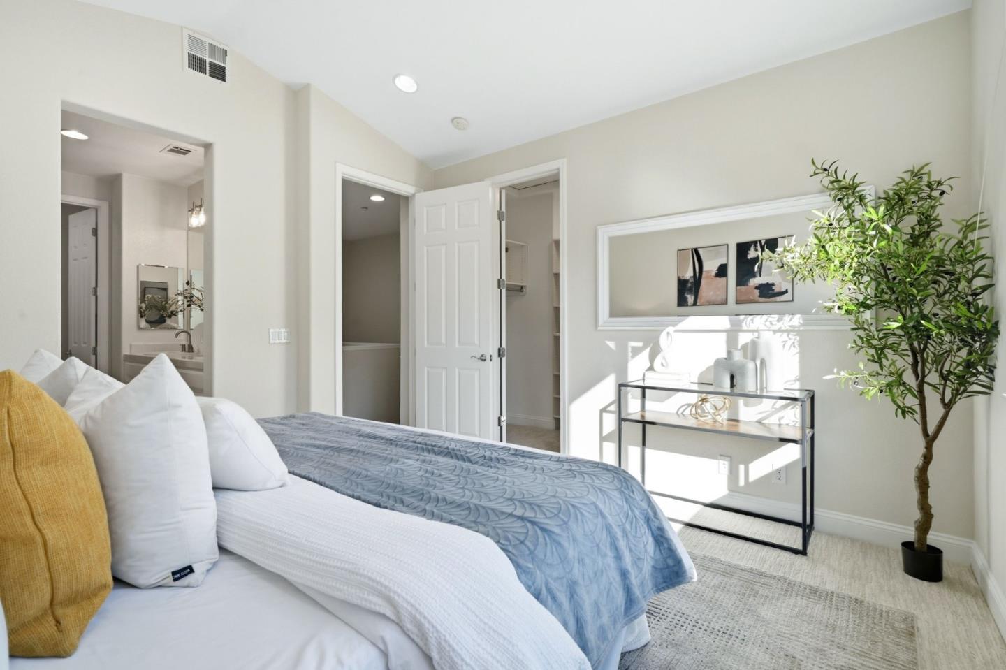 Detail Gallery Image 14 of 26 For 5050 Ruffino Ter, San Jose,  CA 95129 - 3 Beds | 2/1 Baths