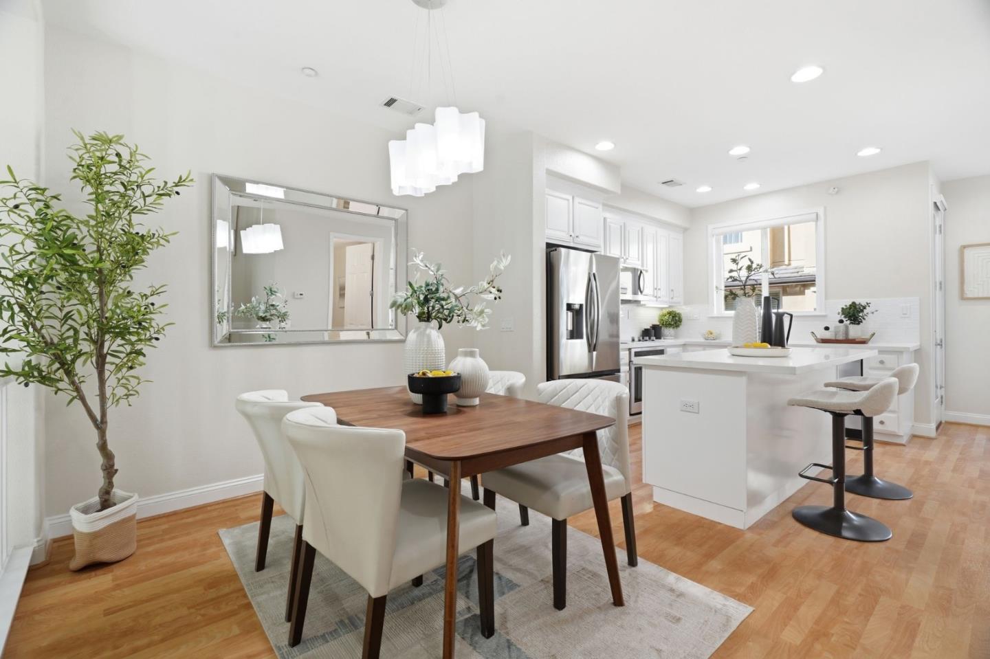 Detail Gallery Image 3 of 26 For 5050 Ruffino Ter, San Jose,  CA 95129 - 3 Beds | 2/1 Baths