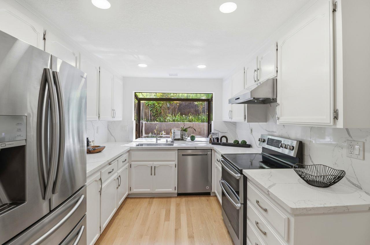 Detail Gallery Image 10 of 47 For 3528 Broadview Ct, San Mateo,  CA 94403 - 3 Beds | 2/1 Baths