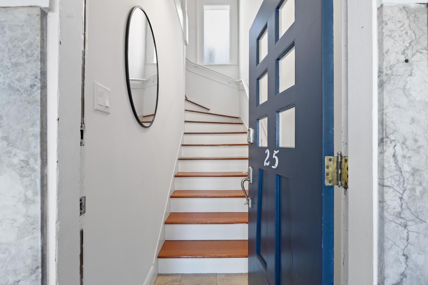 Detail Gallery Image 3 of 30 For 25 Sycamore St, San Francisco,  CA 94110 - 2 Beds | 1 Baths