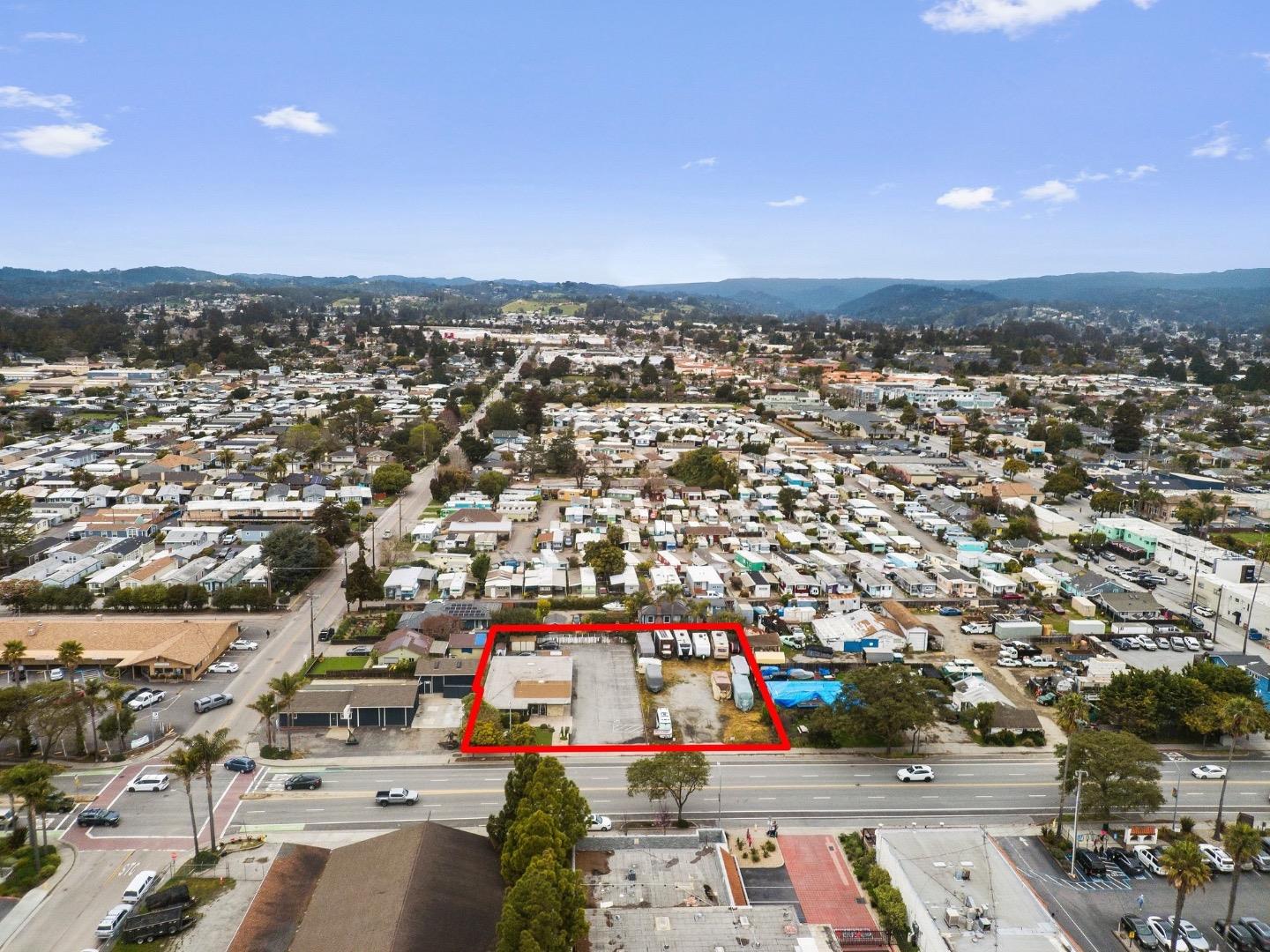 Detail Gallery Image 3 of 35 For 3811 Portola Dr, Santa Cruz,  CA 95062 - – Beds | – Baths