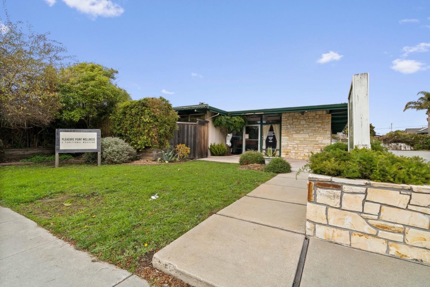 Detail Gallery Image 5 of 35 For 3811 Portola Dr, Santa Cruz,  CA 95062 - – Beds | – Baths