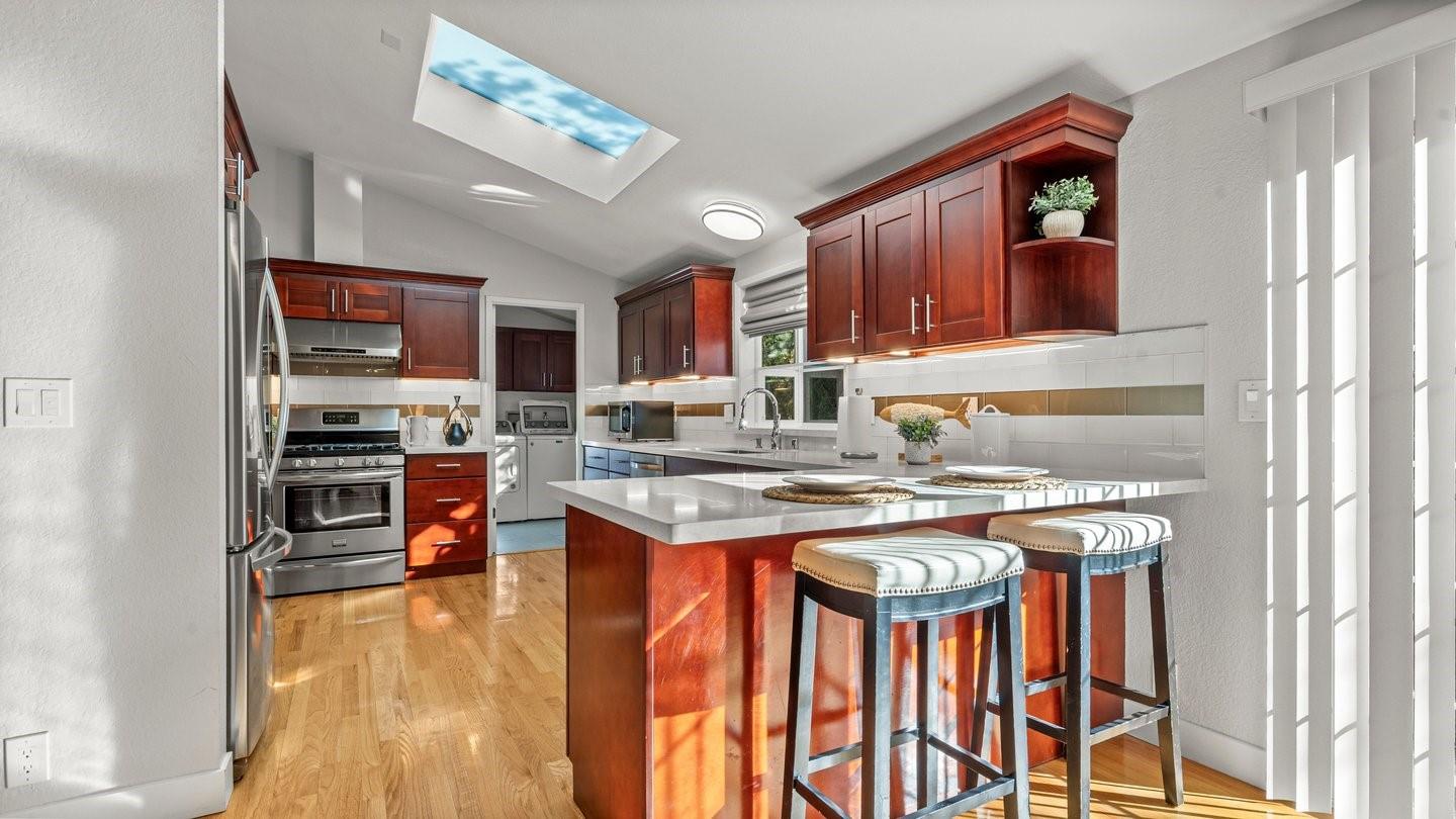 Detail Gallery Image 13 of 42 For 14355 La Rinconada Dr, Los Gatos,  CA 95032 - 4 Beds | 3 Baths