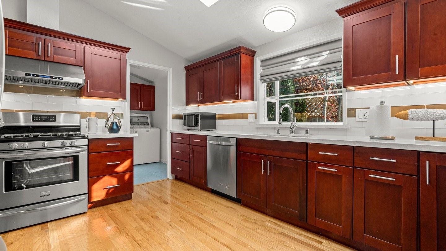 Detail Gallery Image 14 of 42 For 14355 La Rinconada Dr, Los Gatos,  CA 95032 - 4 Beds | 3 Baths