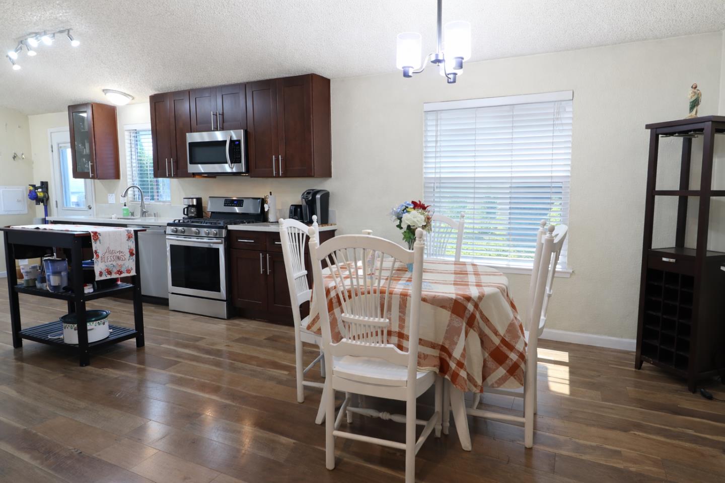 Detail Gallery Image 7 of 11 For 16711 Marsh Creek Rd #74,  Clayton,  CA 94517 - 3 Beds | 2 Baths