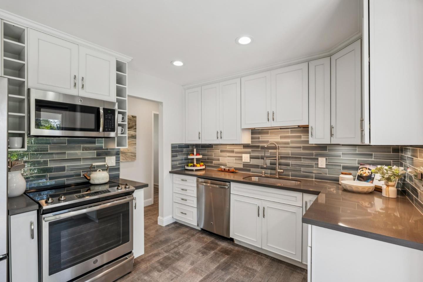 Detail Gallery Image 14 of 28 For 2825 Washington Ave, Redwood City,  CA 94061 - 3 Beds | 1 Baths