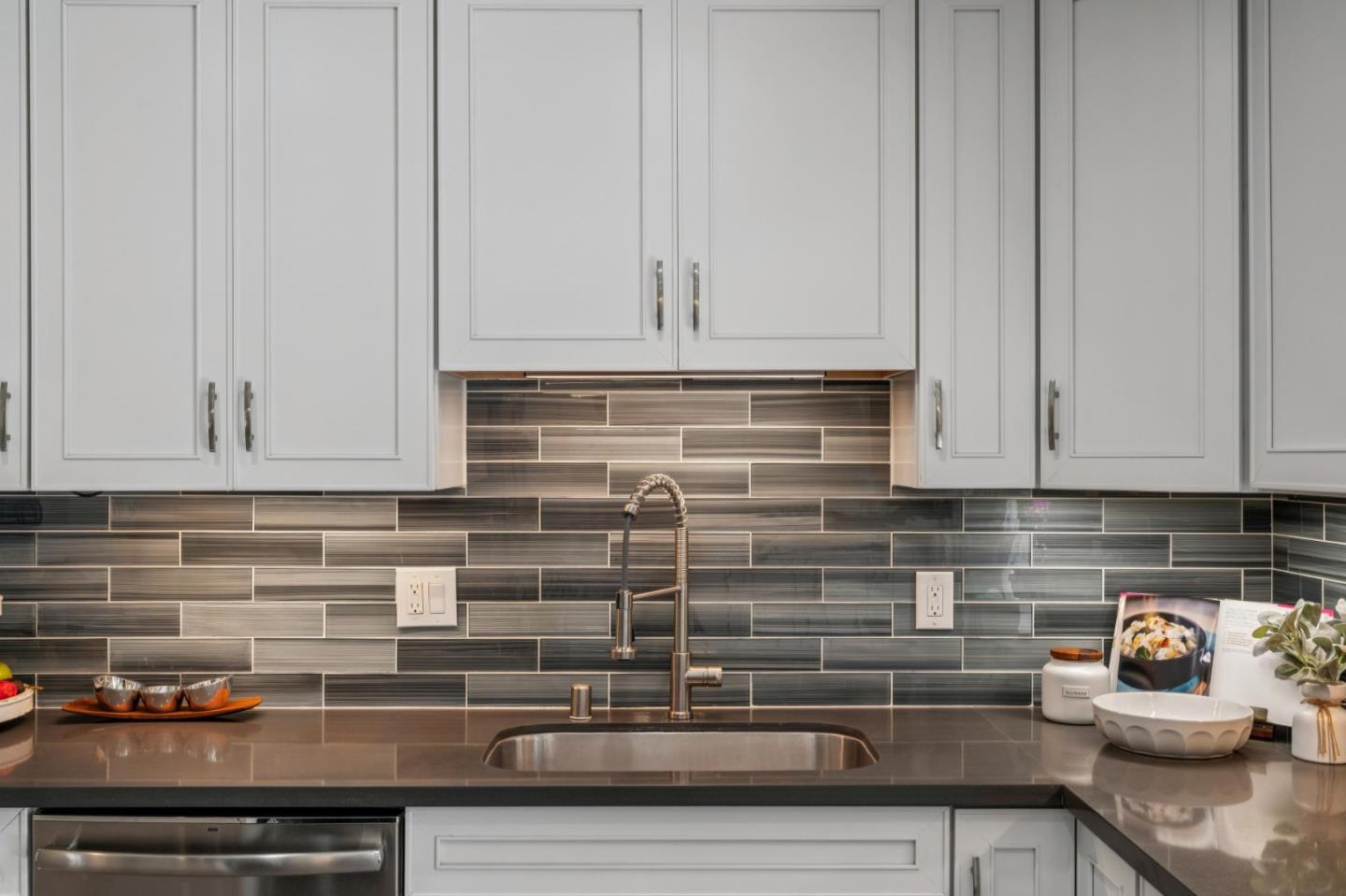 Detail Gallery Image 15 of 28 For 2825 Washington Ave, Redwood City,  CA 94061 - 3 Beds | 1 Baths