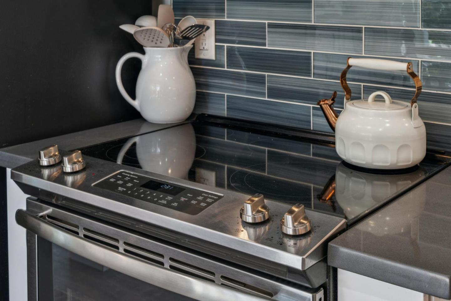 Detail Gallery Image 17 of 28 For 2825 Washington Ave, Redwood City,  CA 94061 - 3 Beds | 1 Baths