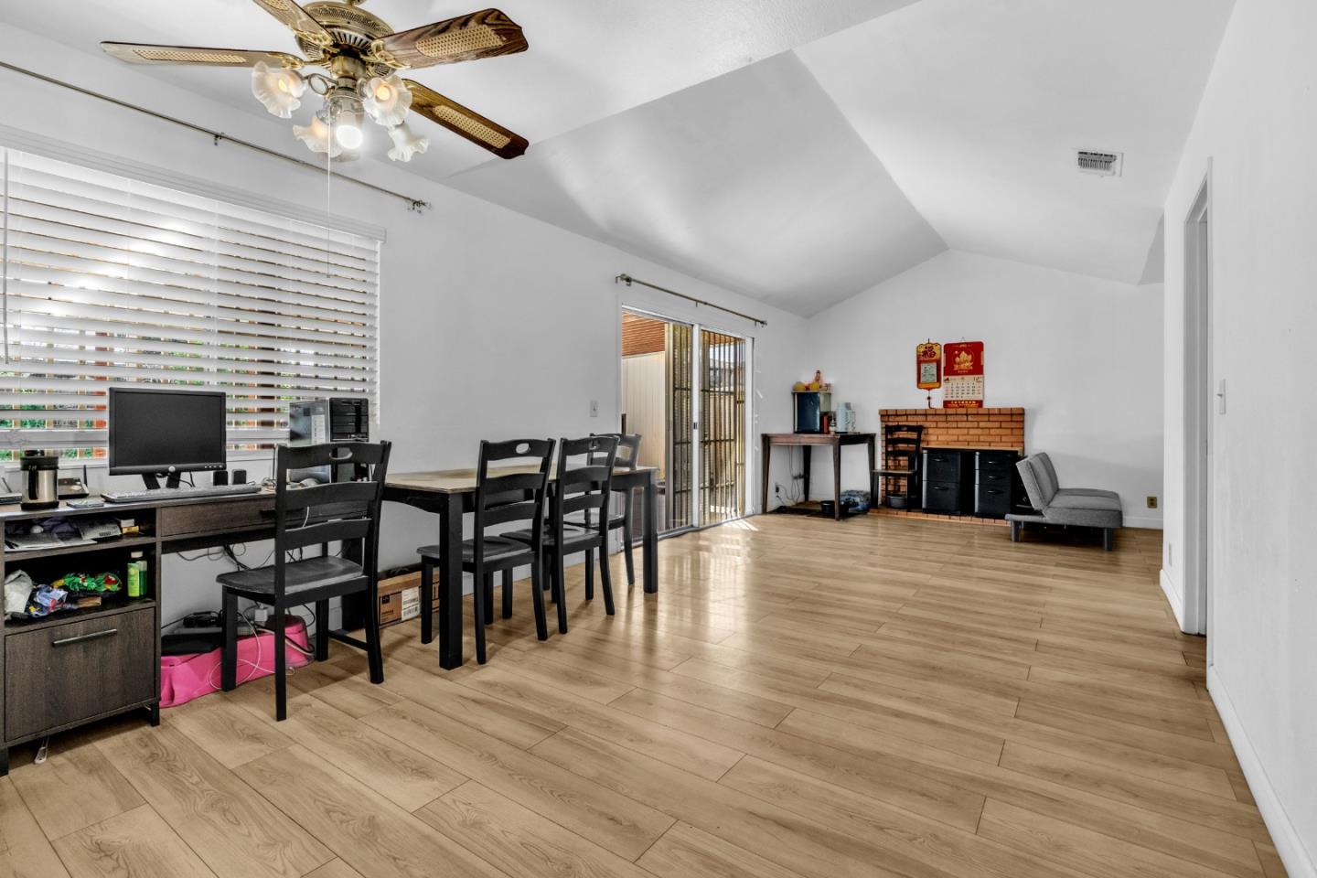 Detail Gallery Image 10 of 36 For 6245 Pantano Dr, Sacramento,  CA 95824 - 4 Beds | 2/1 Baths