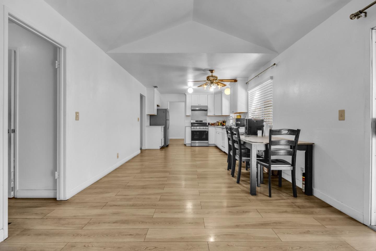 Detail Gallery Image 12 of 36 For 6245 Pantano Dr, Sacramento,  CA 95824 - 4 Beds | 2/1 Baths