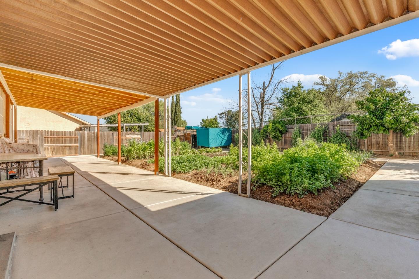 Detail Gallery Image 23 of 36 For 6245 Pantano Dr, Sacramento,  CA 95824 - 4 Beds | 2/1 Baths