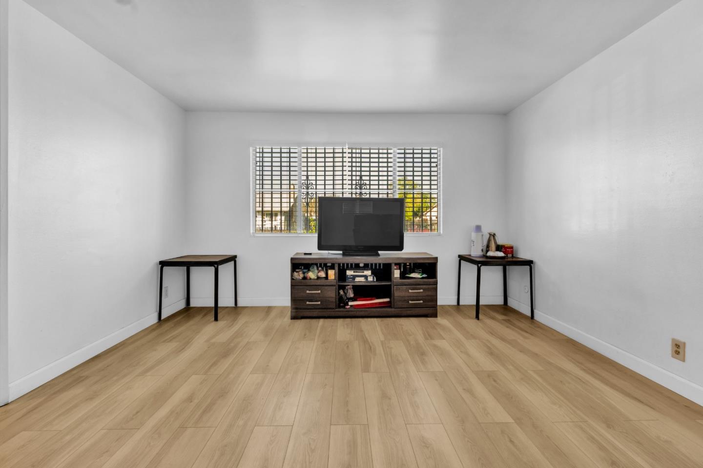 Detail Gallery Image 3 of 36 For 6245 Pantano Dr, Sacramento,  CA 95824 - 4 Beds | 2/1 Baths