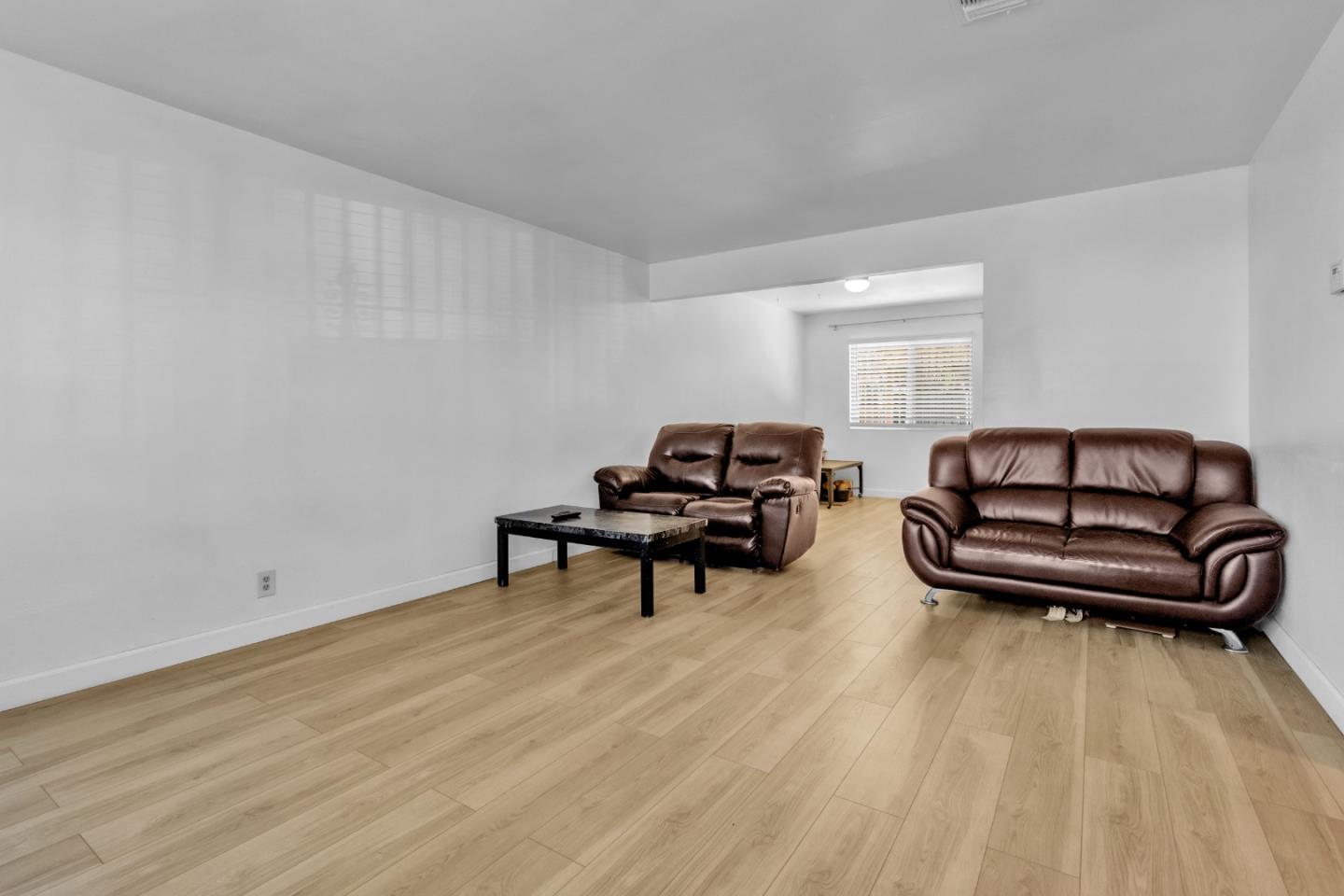 Detail Gallery Image 4 of 36 For 6245 Pantano Dr, Sacramento,  CA 95824 - 4 Beds | 2/1 Baths