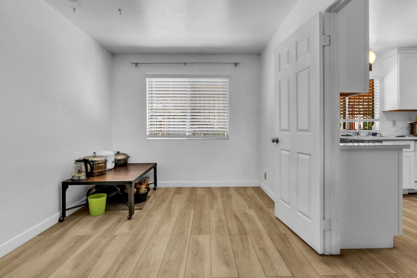 Detail Gallery Image 5 of 36 For 6245 Pantano Dr, Sacramento,  CA 95824 - 4 Beds | 2/1 Baths