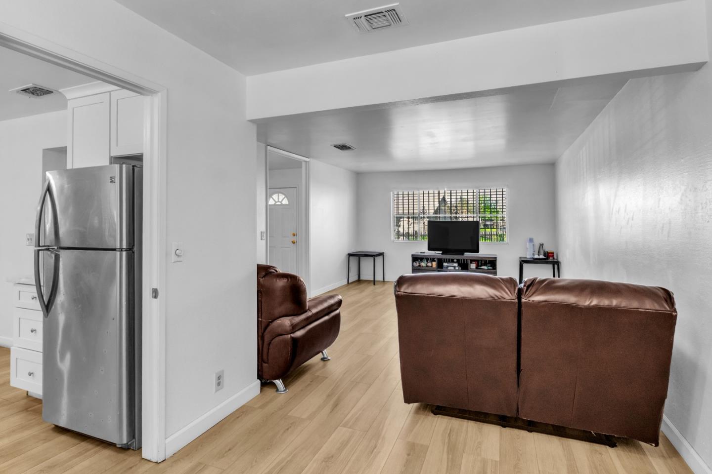 Detail Gallery Image 6 of 36 For 6245 Pantano Dr, Sacramento,  CA 95824 - 4 Beds | 2/1 Baths