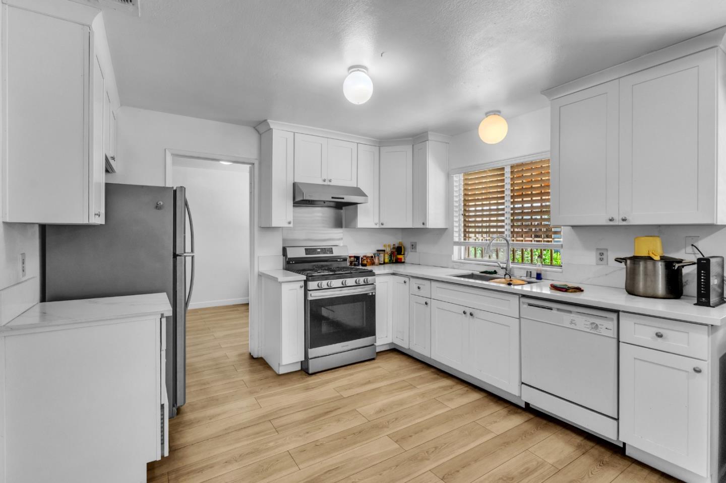 Detail Gallery Image 7 of 36 For 6245 Pantano Dr, Sacramento,  CA 95824 - 4 Beds | 2/1 Baths