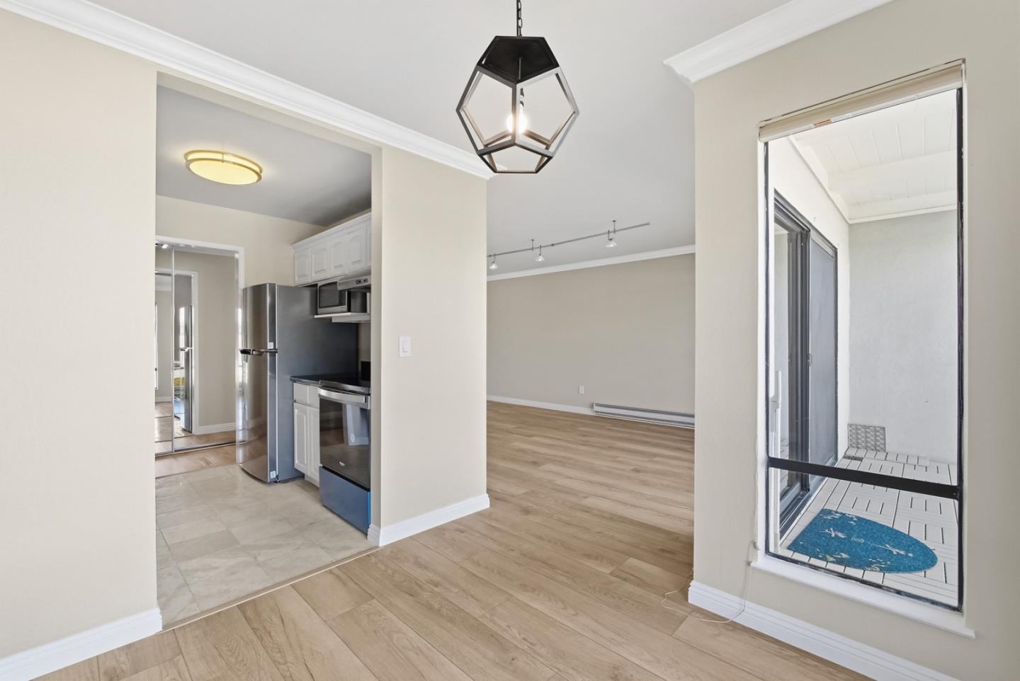 Detail Gallery Image 10 of 39 For 8 Commodore Dr #C457,  Emeryville,  CA 94608 - 1 Beds | 1 Baths