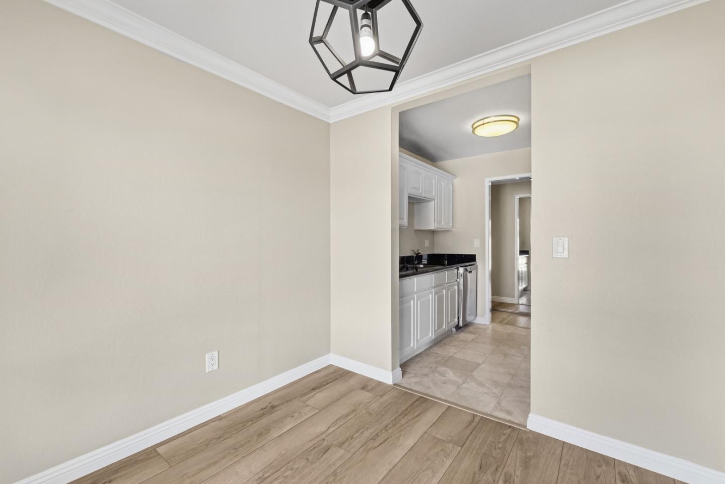 Detail Gallery Image 11 of 39 For 8 Commodore Dr #C457,  Emeryville,  CA 94608 - 1 Beds | 1 Baths