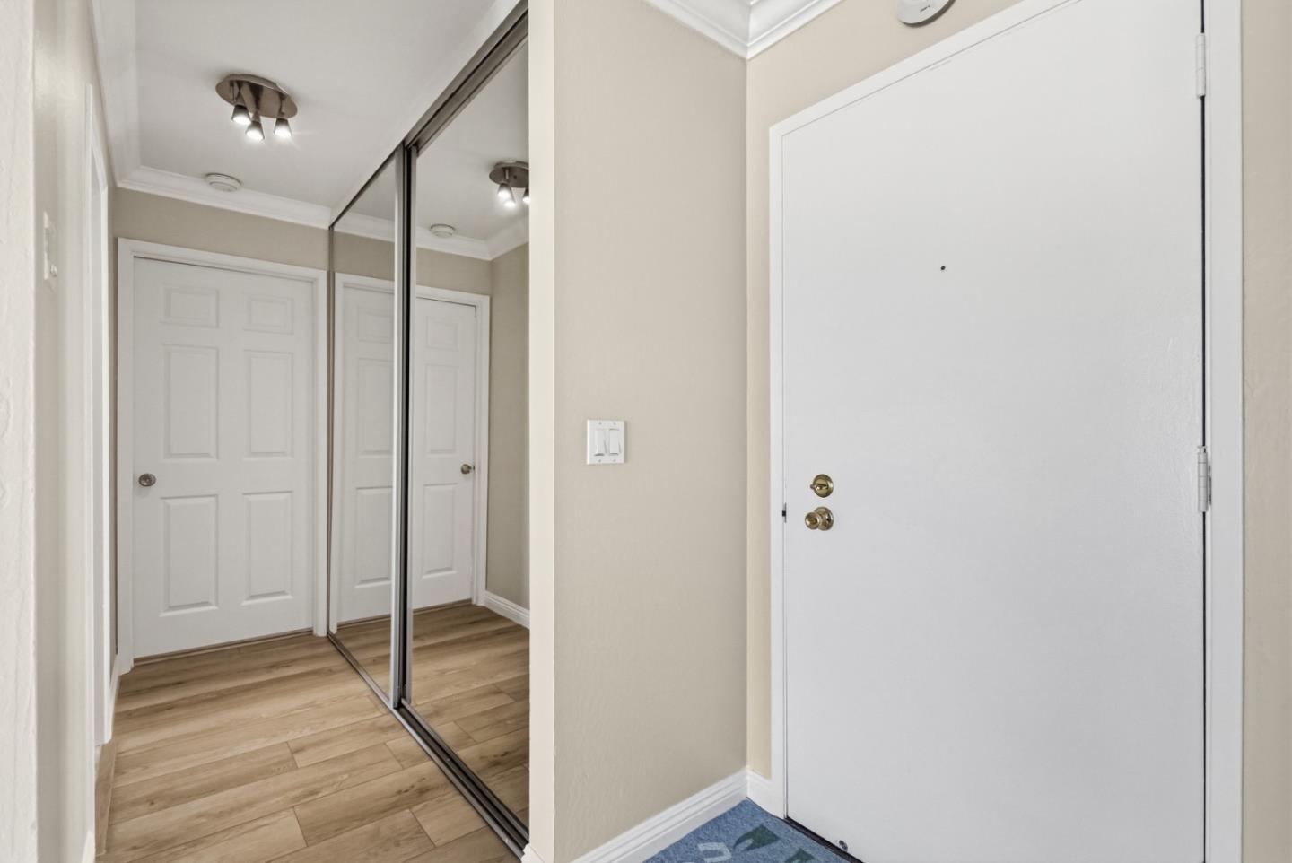 Detail Gallery Image 16 of 39 For 8 Commodore Dr #C457,  Emeryville,  CA 94608 - 1 Beds | 1 Baths