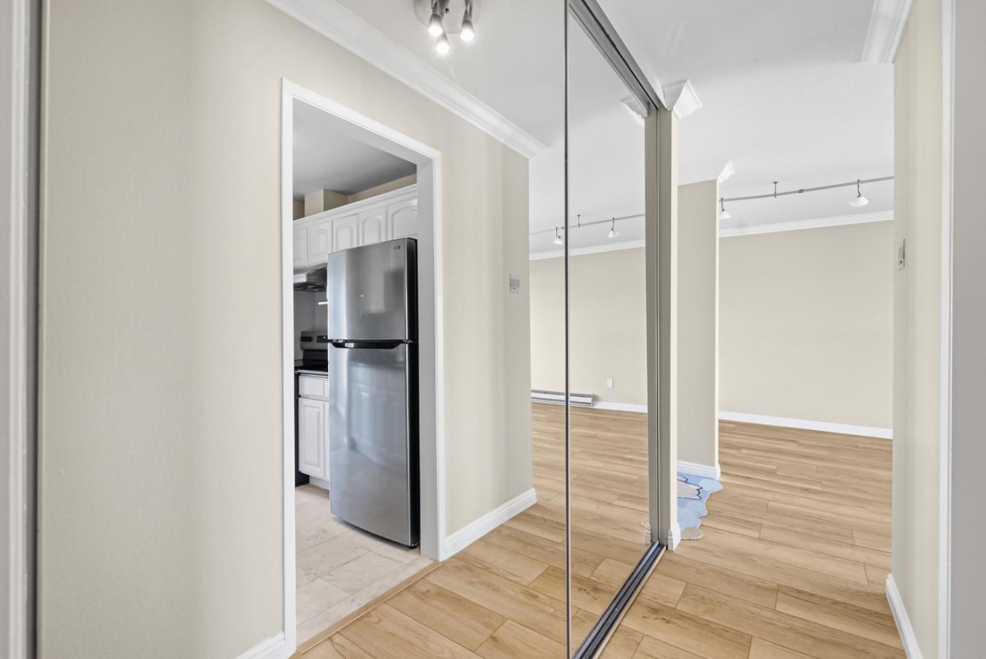 Detail Gallery Image 17 of 39 For 8 Commodore Dr #C457,  Emeryville,  CA 94608 - 1 Beds | 1 Baths