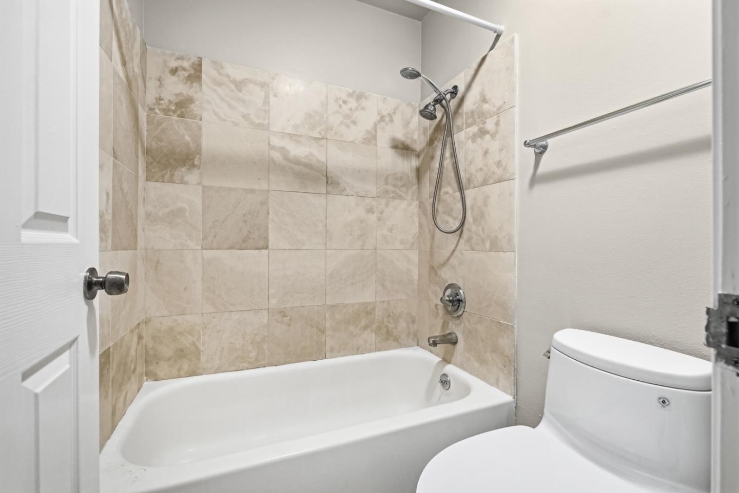 Detail Gallery Image 21 of 39 For 8 Commodore Dr #C457,  Emeryville,  CA 94608 - 1 Beds | 1 Baths