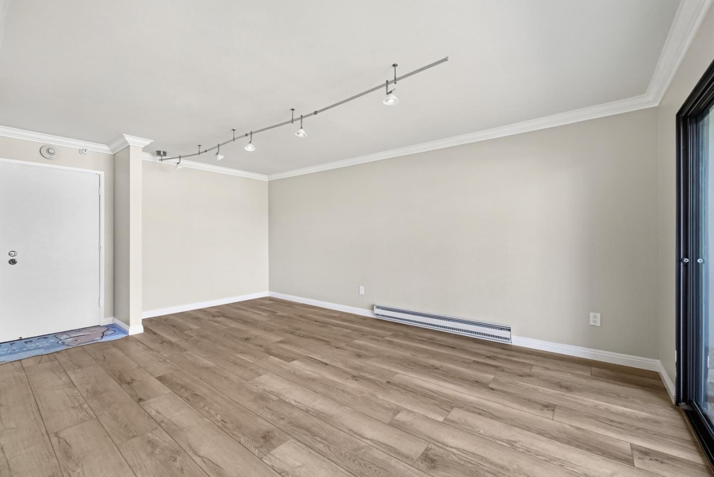 Detail Gallery Image 5 of 39 For 8 Commodore Dr #C457,  Emeryville,  CA 94608 - 1 Beds | 1 Baths