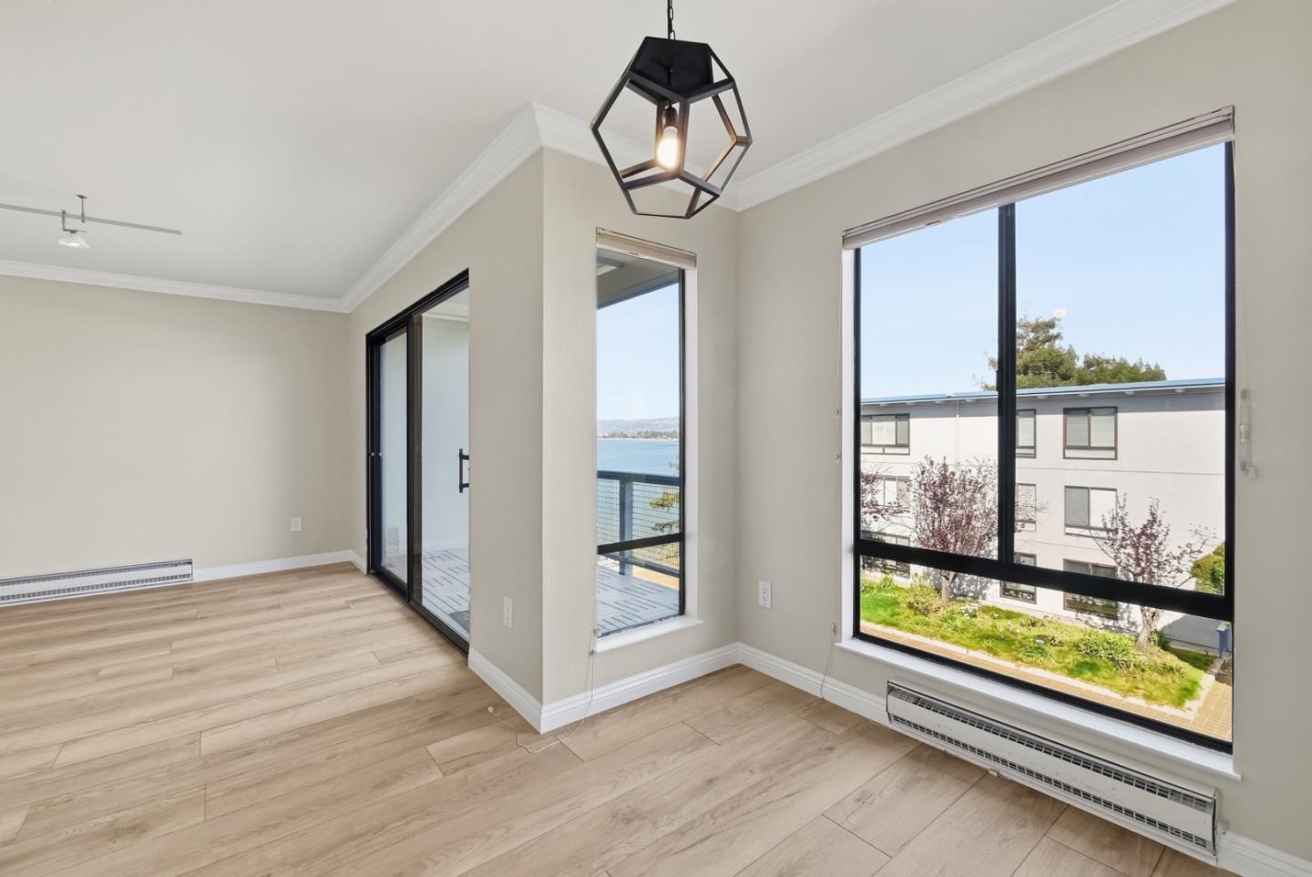 Detail Gallery Image 7 of 39 For 8 Commodore Dr #C457,  Emeryville,  CA 94608 - 1 Beds | 1 Baths