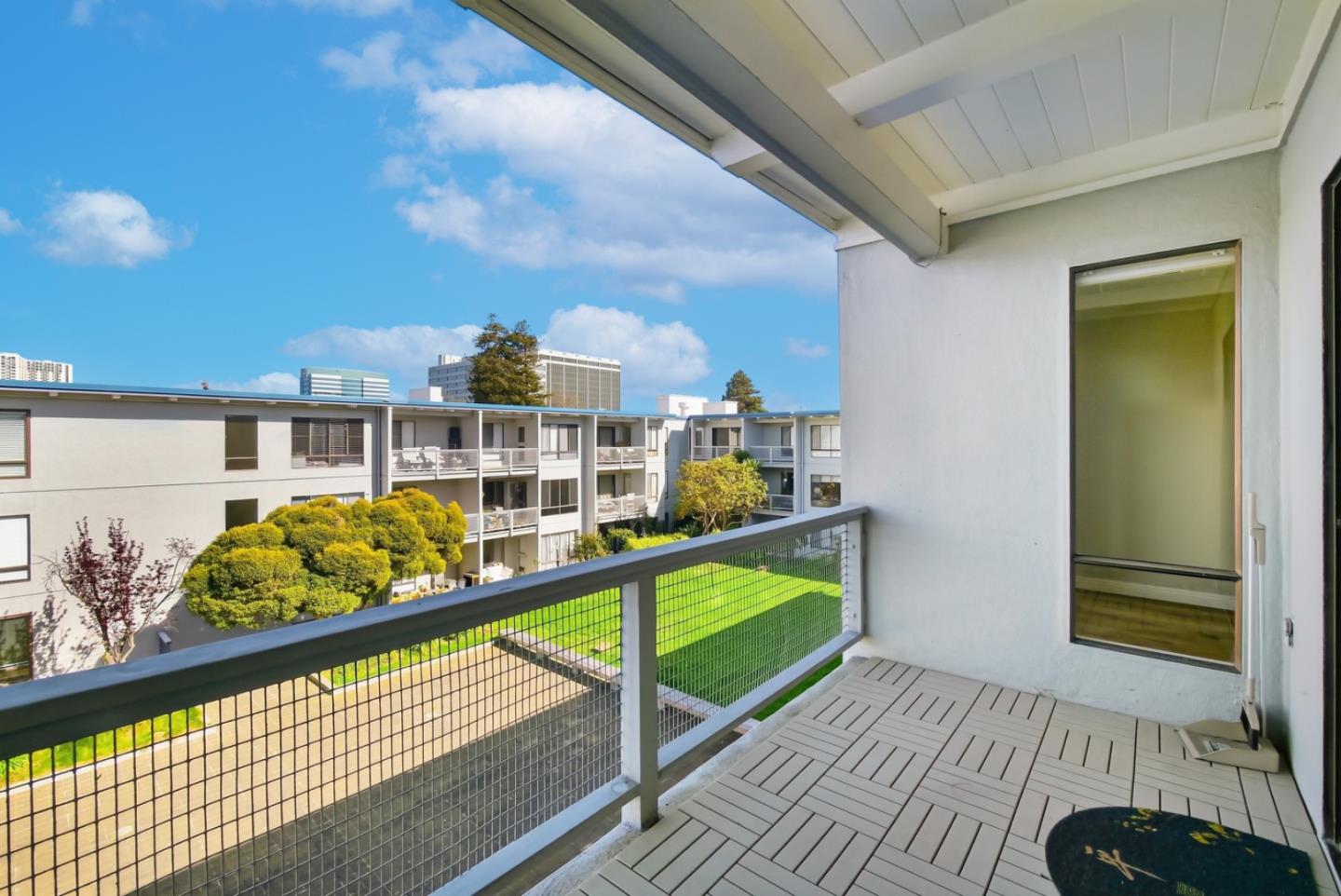 Detail Gallery Image 8 of 39 For 8 Commodore Dr #C457,  Emeryville,  CA 94608 - 1 Beds | 1 Baths