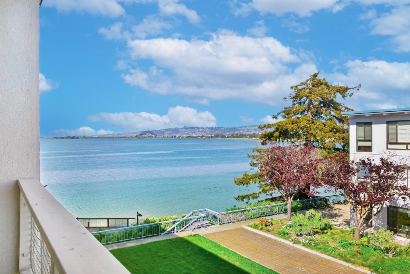 Detail Gallery Image 9 of 39 For 8 Commodore Dr #C457,  Emeryville,  CA 94608 - 1 Beds | 1 Baths