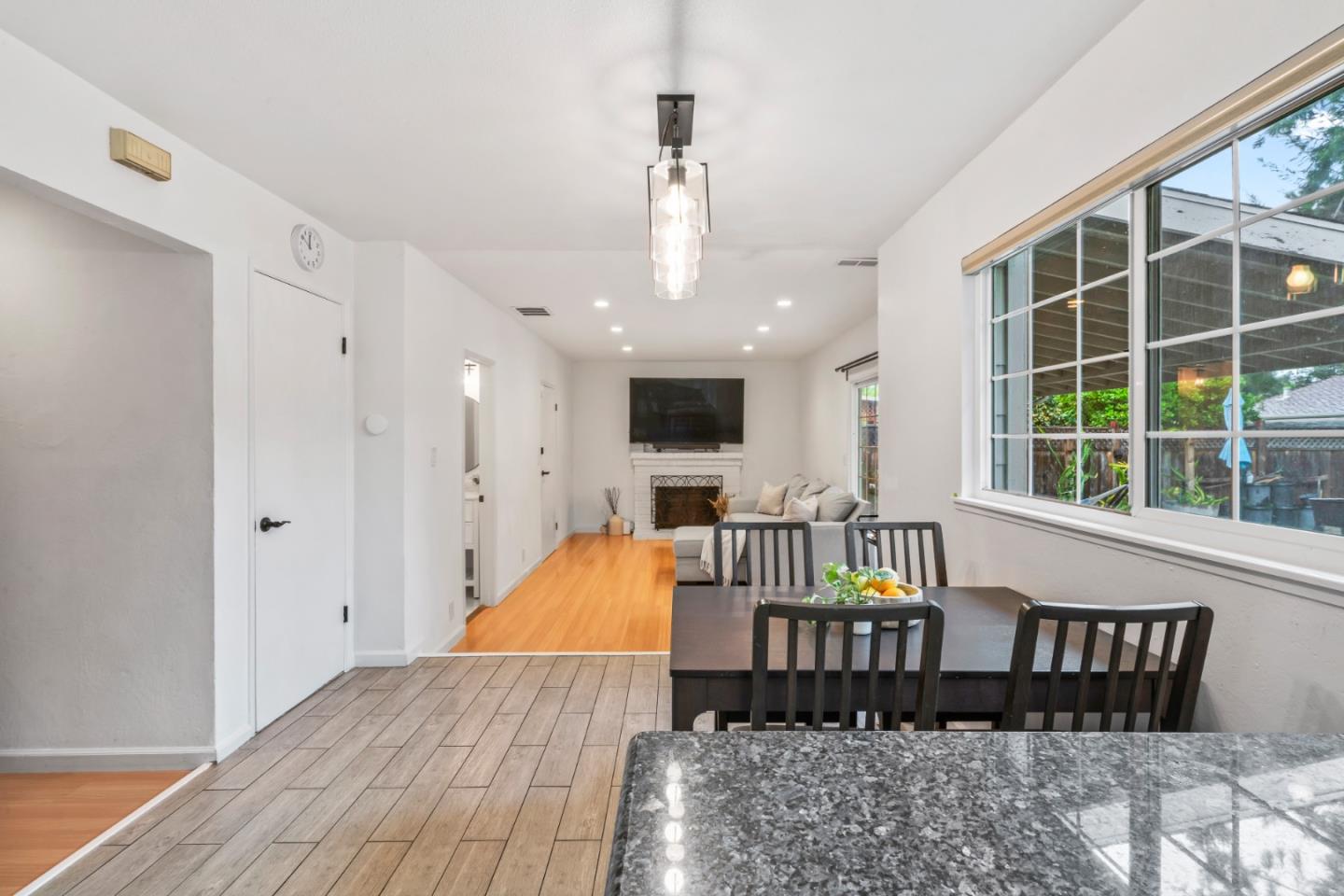 Detail Gallery Image 10 of 35 For 2456 Kenoga Dr, San Jose,  CA 95121 - 4 Beds | 2/1 Baths