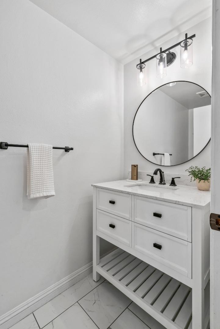 Detail Gallery Image 11 of 35 For 2456 Kenoga Dr, San Jose,  CA 95121 - 4 Beds | 2/1 Baths