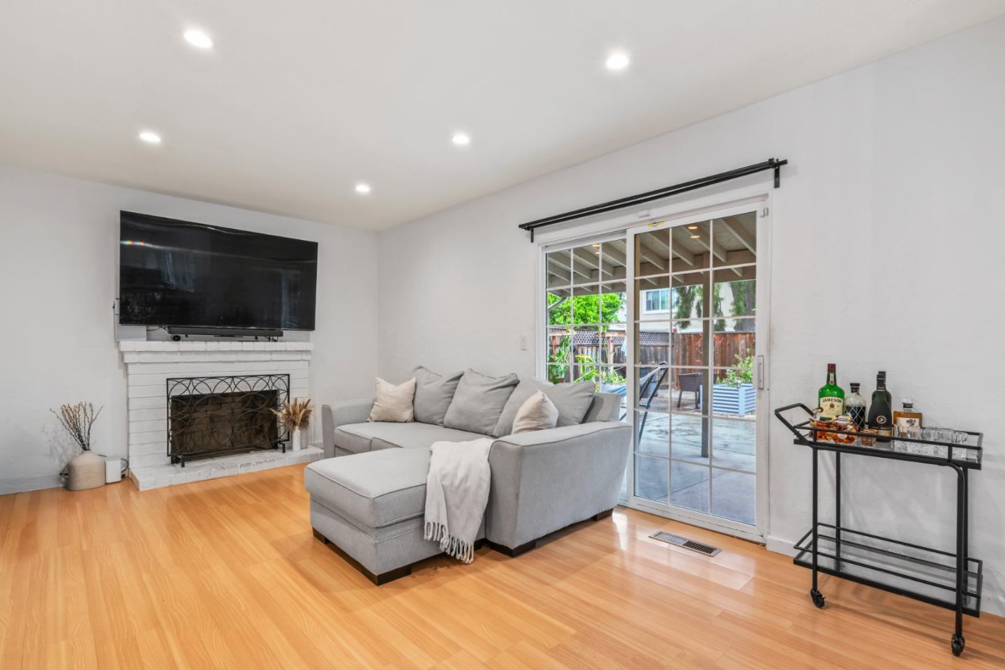 Detail Gallery Image 12 of 35 For 2456 Kenoga Dr, San Jose,  CA 95121 - 4 Beds | 2/1 Baths