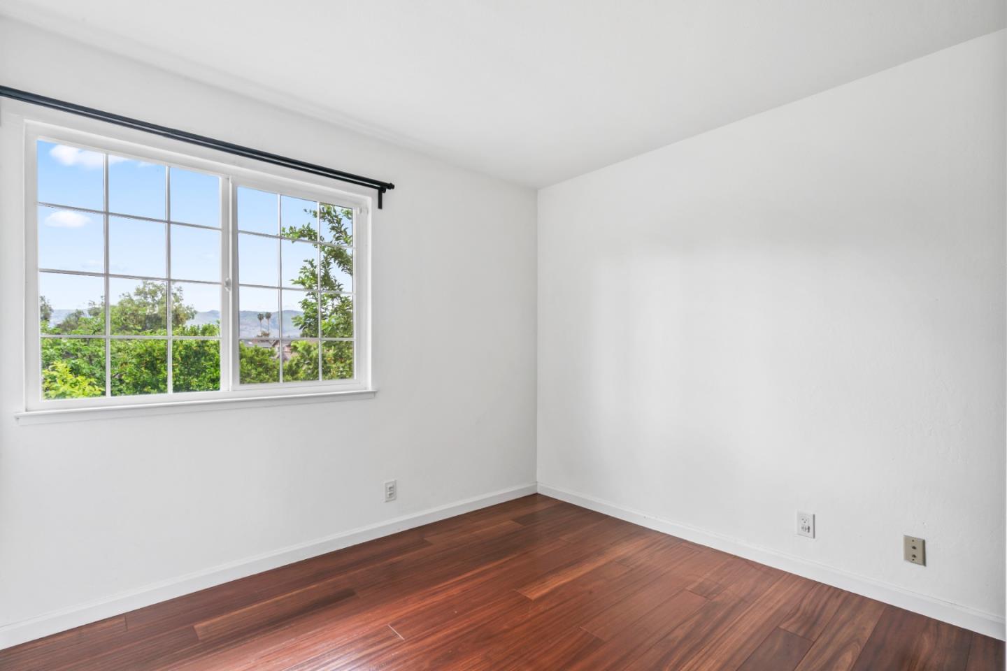 Detail Gallery Image 14 of 35 For 2456 Kenoga Dr, San Jose,  CA 95121 - 4 Beds | 2/1 Baths