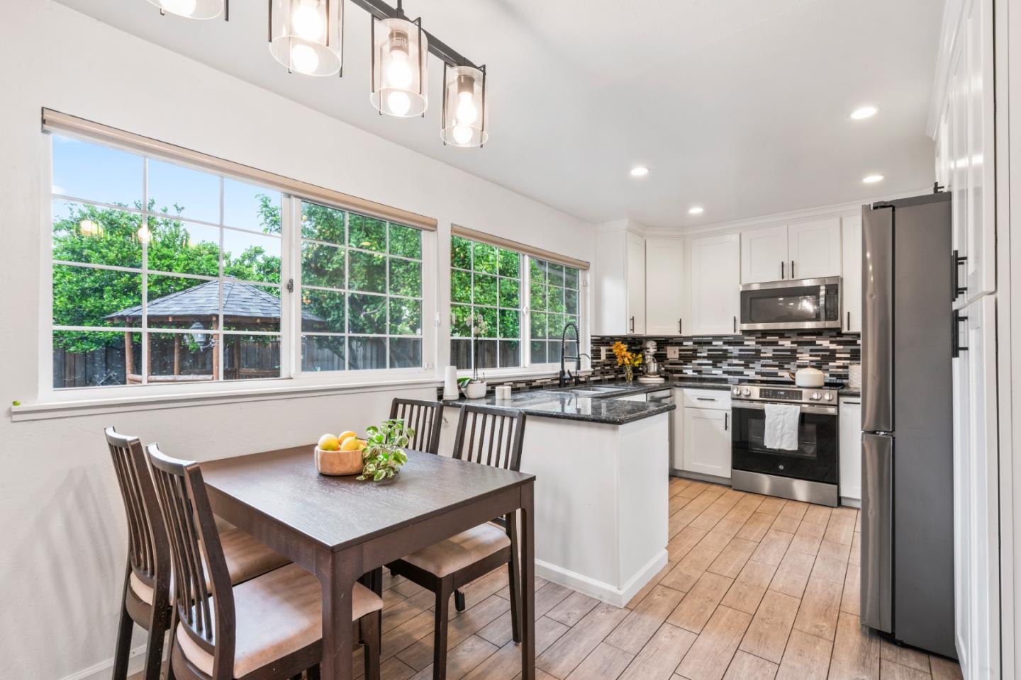 Detail Gallery Image 6 of 35 For 2456 Kenoga Dr, San Jose,  CA 95121 - 4 Beds | 2/1 Baths